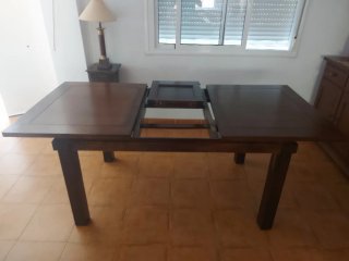 Mesa de comedor de madera