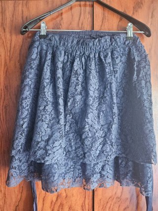 Falda encaje azul Stradivarius Talla M