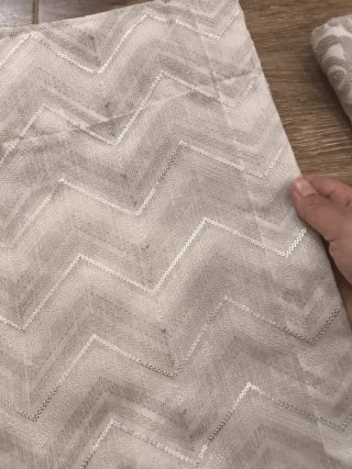 Visillo con diseño zigzag