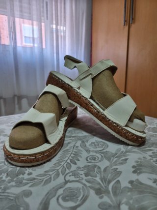 Sandalias de verano blancas