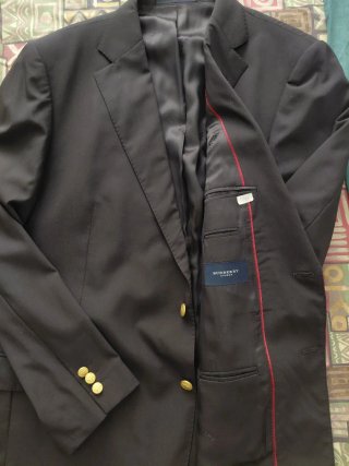 Blazer azul marino con botones dorados para hombre