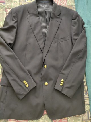 Blazer azul marino con botones dorados para hombre