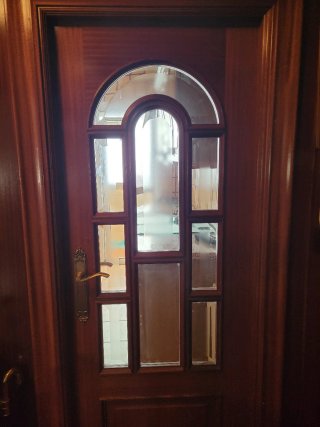 10 puertas, 1 doble madera con cristal, 6 normales