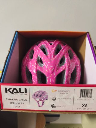 Casco rosa infantil
