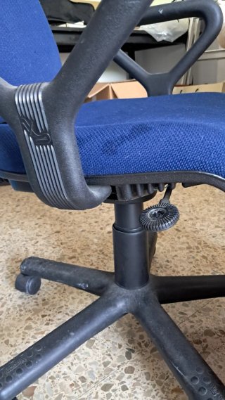 Silla de escritorio azul y negra