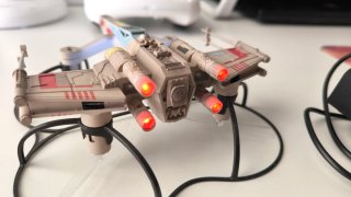 Dron Star Wars T-65 X-Wing