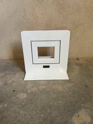 Ventana aluminio basculante 300X300 - Color blanco