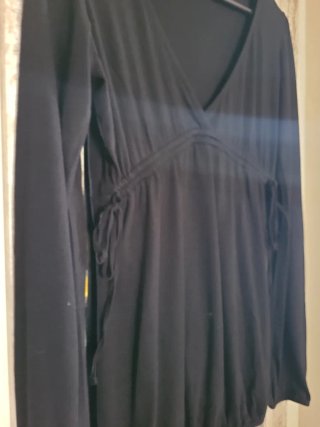Camiseta negra manga larga. Bershka. Talla M