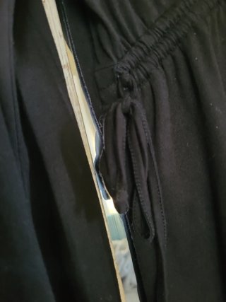 Camiseta negra manga larga. Bershka. Talla M