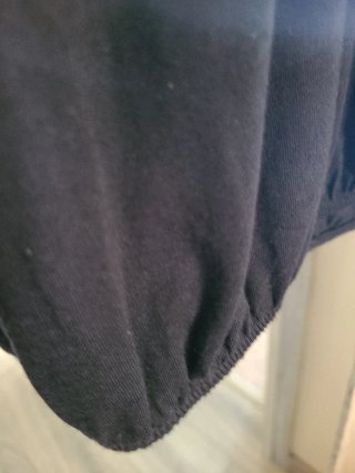 Camiseta negra manga larga. Bershka. Talla M
