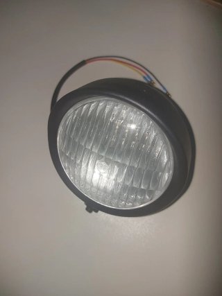 Faro moto clásico negro