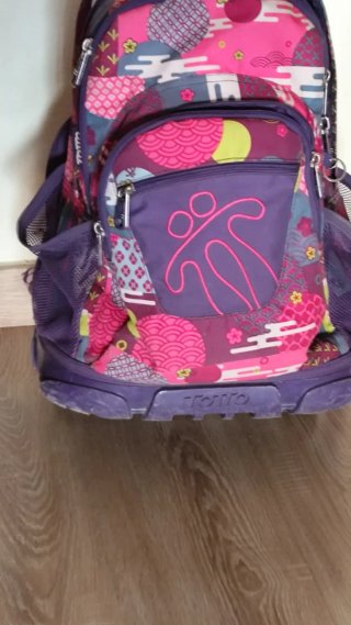 Mochila Totto escolar con ruedas multicolor