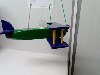 Lámpara infantil avión madera
