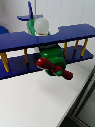 Lámpara infantil avión madera