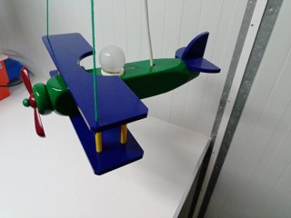 Lámpara infantil avión madera