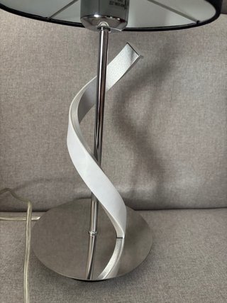 Lámpara de mesa moderna
