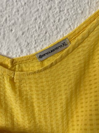 Camiseta tirantes amarilla con volantes