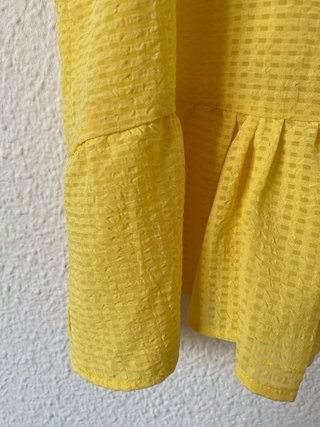 Camiseta tirantes amarilla con volantes