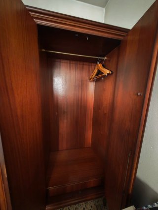 Armario ropero de madera