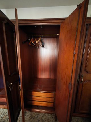 Armario ropero de madera