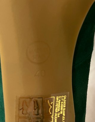 Zapatos de tacón verde ante