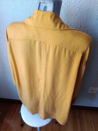 Chaqueta Stradivarius Mostaza Talla M