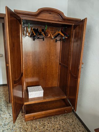 Armario ropero de madera