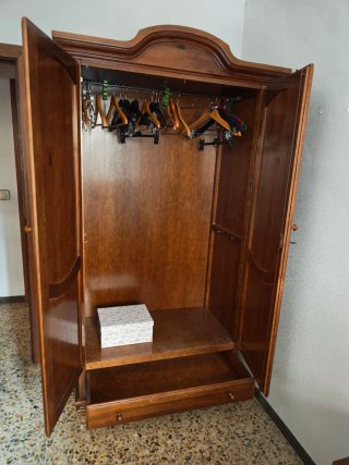 Armario ropero de madera