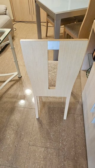 Mesa y 4 Sillas Comedor