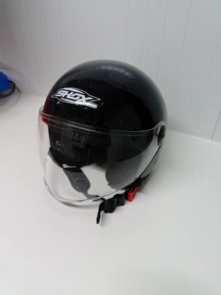 Casco de moto SHOX negro con visera