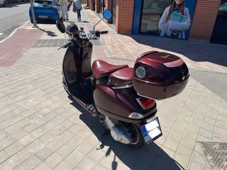 Piaggio Vespa LXV 125 Rojo Oscuro