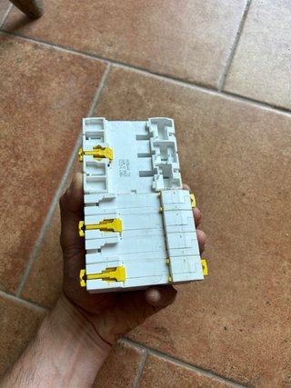 Interruptores Automáticos Schneider Eléctricos