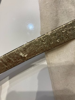 Cinturón dorado con lazo