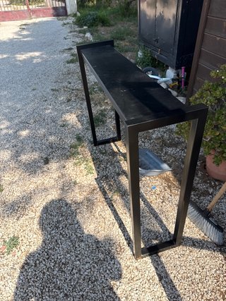 Consola Metálica Negra