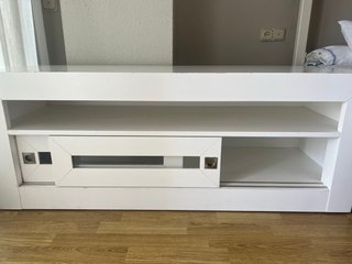 Mueble TV blanco 130x45x51