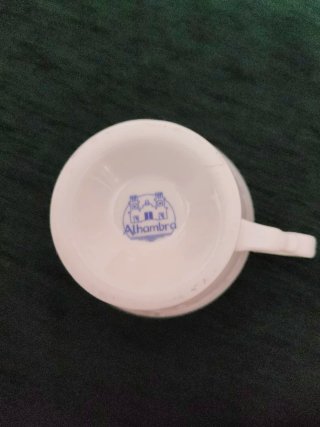 Preciosa vajilla de porcelana