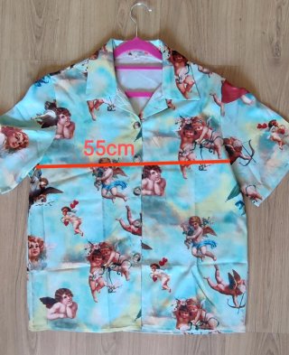 Camisa manga corta con estampado de ángeles