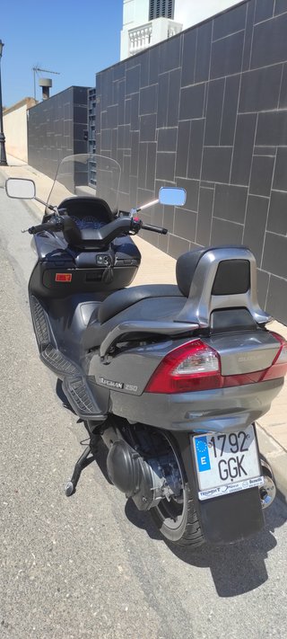 Suzuki Burgman 250 Maxi-Scooter