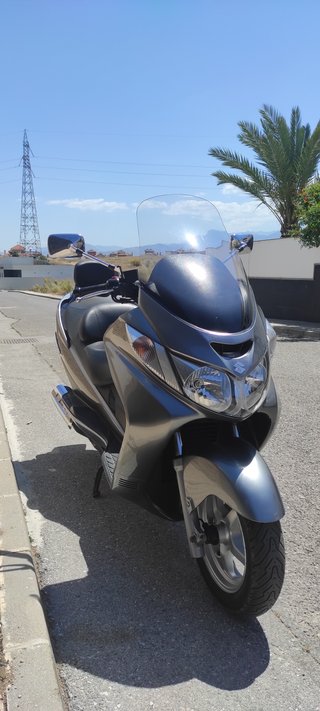 Suzuki Burgman 250 Maxi-Scooter