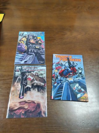 Tres comics Transformers
