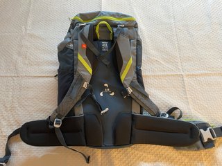 Mochila senderismo gris y verde