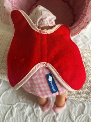 Muñeca con capazo flor rosa