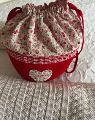 Muñeca con capazo flor rosa