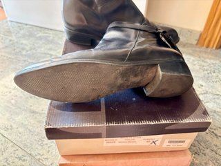 Botines piel negros con detalle de hoja preciosos