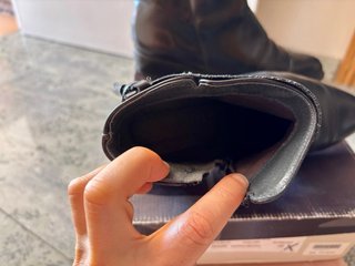 Botines piel negros con detalle de hoja preciosos