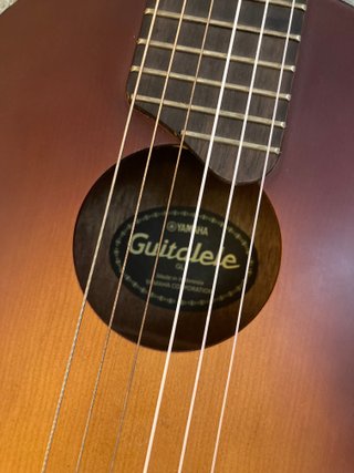 Guitalele / Guilele Yamaha GL1 (Sunburst)