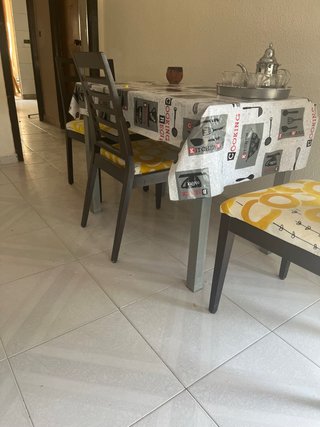 Mesa con 3 sillas