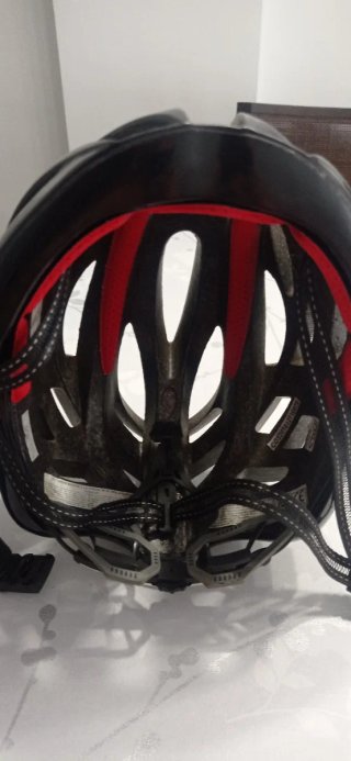 Casco de bicicleta negro