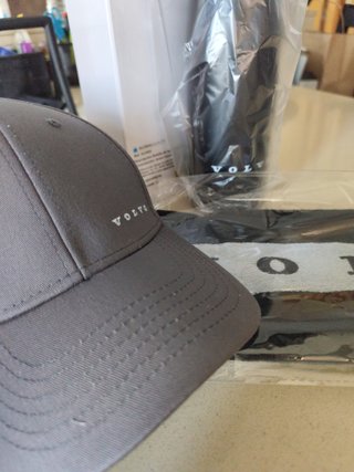 Pack Volvo: Gorra, Botella y Toalla