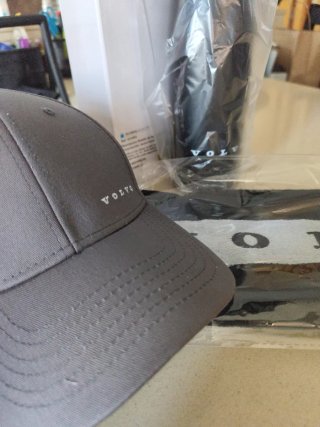 Pack Volvo: Gorra, Botella y Toalla